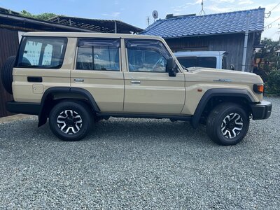 TOYOTA LAND CRUISER 70 - 4
