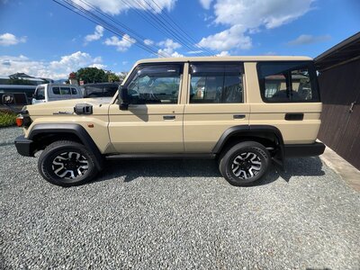 TOYOTA LAND CRUISER 70 - 8