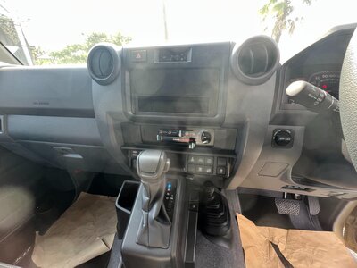 TOYOTA LAND CRUISER 70 - 10