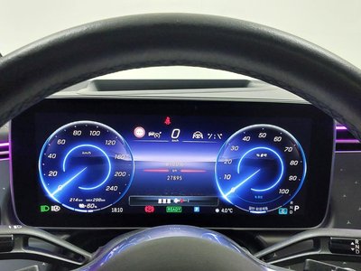 MERCEDES-BENZ EQE - 8