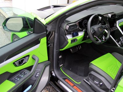 LAMBORGHINI URUS - 2