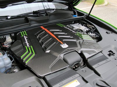 LAMBORGHINI URUS - 4