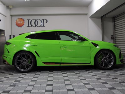 LAMBORGHINI URUS - 10