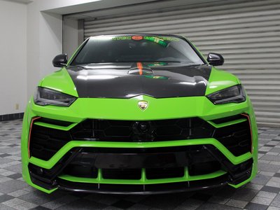 LAMBORGHINI URUS - 6