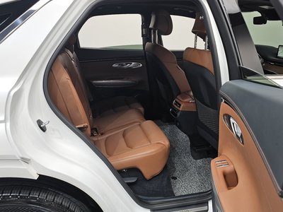 2023 Genesis GV70 — миниатюра 17