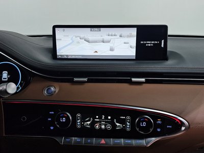 2023 Genesis GV70 — миниатюра 18