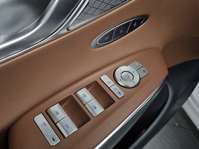 2023 Genesis GV70 — миниатюра 29