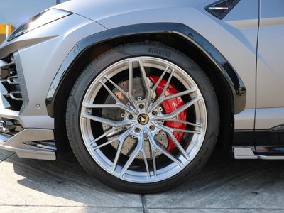 LAMBORGHINI URUS - 5