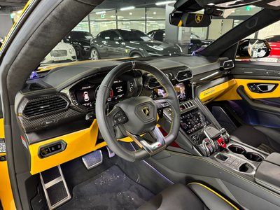 LAMBORGHINI URUS - 9