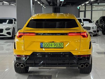 LAMBORGHINI URUS - 4