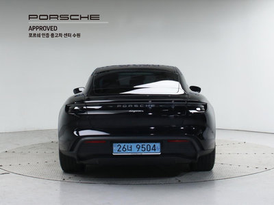 PORSCHE TAYCAN - 3