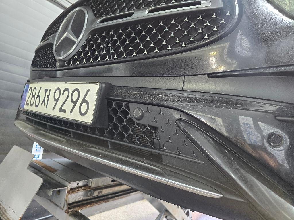 MERCEDES-BENZ GLC - View 1