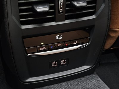 2025 BMW 3 SERIES thumbnail 31
