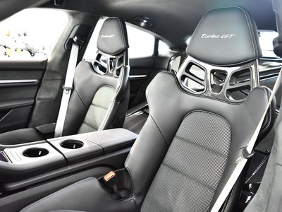 2025 Porsche TAYCAN thumbnail 12