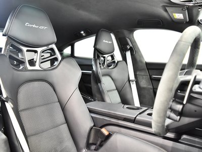 2025 Porsche TAYCAN 照片 10