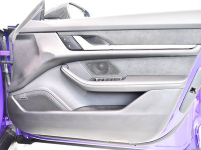 2025 Porsche TAYCAN thumbnail 18