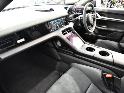 2025 Porsche TAYCAN thumbnail 11