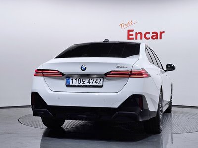 صورة 3 لـ 2025 BMW 5 SERIES