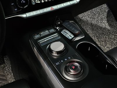 صورة 9 لـ 2022 Genesis ELECTRIFIED GV70