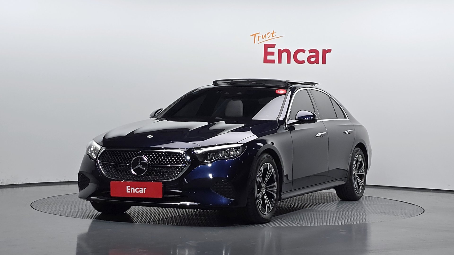 MERCEDES-BENZ E-CLASS - View 1