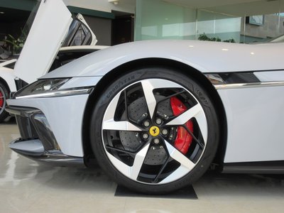 FERRARI 12 CILINDRI - 10