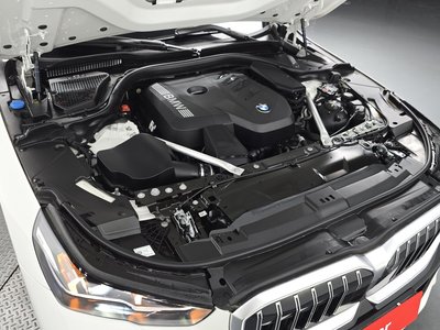 صورة 7 لـ 2023 BMW 5 SERIES