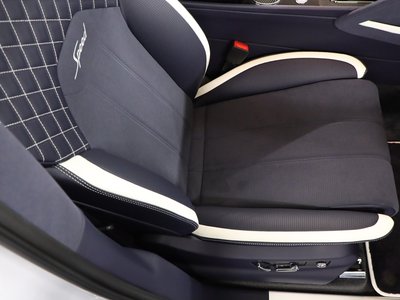 BENTLEY BENTAYGA - 6