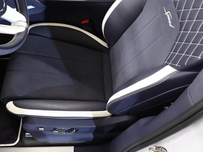 BENTLEY BENTAYGA - 7