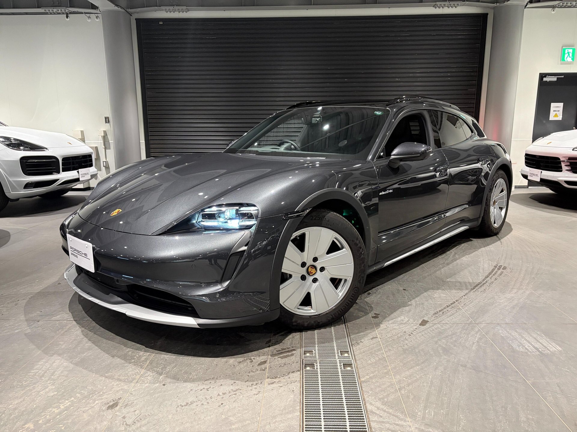 PORSCHE TAYCAN - View 1