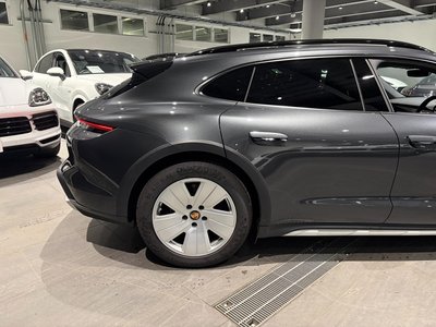 PORSCHE TAYCAN CROSS TURISMO - 8