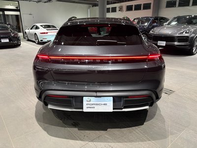 PORSCHE TAYCAN CROSS TURISMO - 9