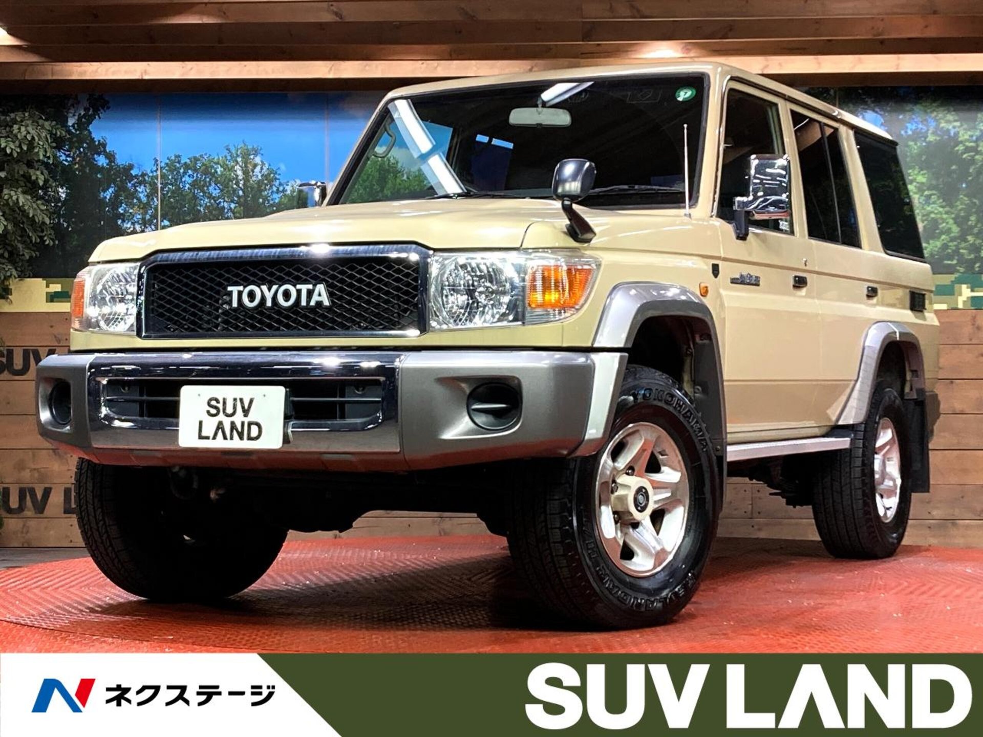 TOYOTA LAND CRUISER 70 - View 1