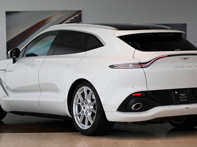 ASTON MARTIN DBX - 5