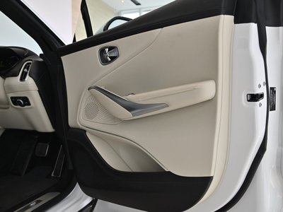 ASTON MARTIN DBX - 9