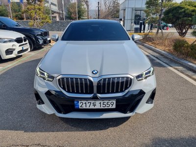 BMW 5 SERIES - 1