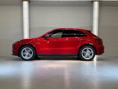 PORSCHE MACAN - 1