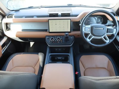 LAND ROVER DEFENDER - 2