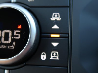 LAND ROVER DEFENDER - 7