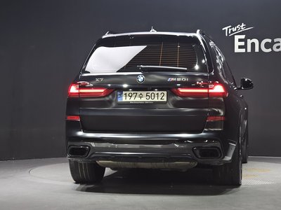 2021 BMW X7 photo 4