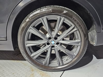 2021 BMW X7 photo 8