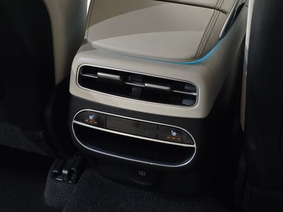 2021 Genesis GV70 — миниатюра 28