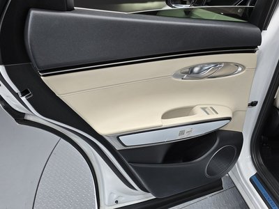 2021 Genesis GV70 — миниатюра 15