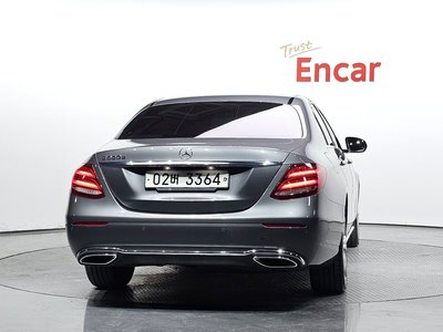 MERCEDES-BENZ E-CLASS - 4