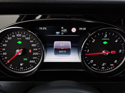 MERCEDES-BENZ E-CLASS - 8