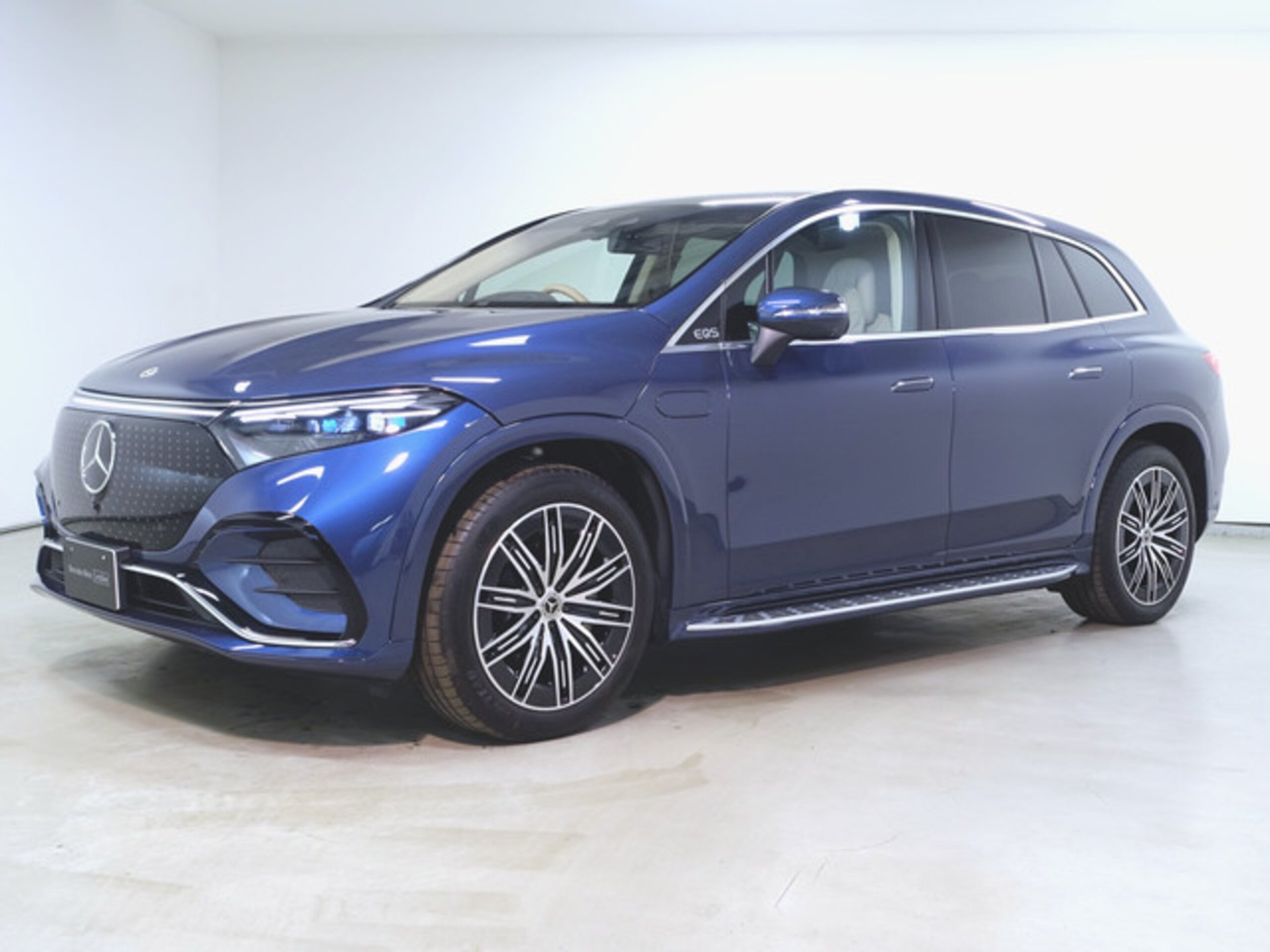 MERCEDES-BENZ EQS SUV - View 1