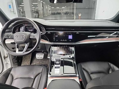 AUDI Q8 - 5