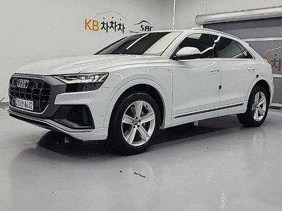 AUDI Q8 - 1