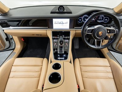 PORSCHE PANAMERA - 8