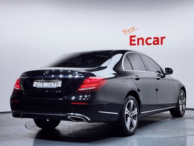 MERCEDES-BENZ E-CLASS - 3