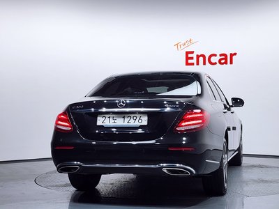 MERCEDES-BENZ E-CLASS - 4
